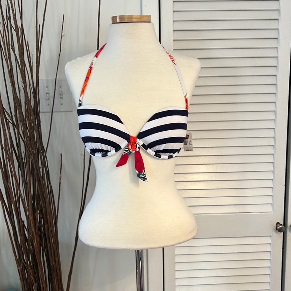 Brand new La Vie en Rose bikini top
